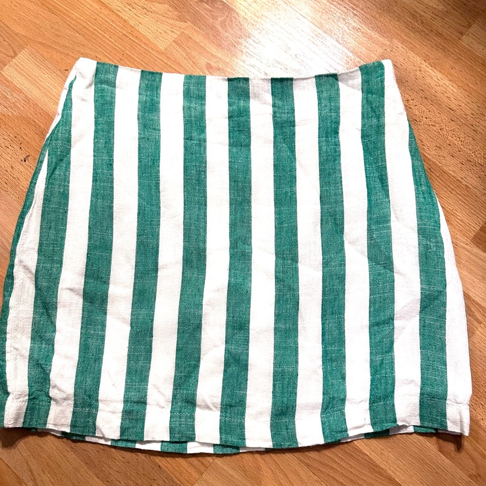 Beautiful Green and white Striped crisp Linen Skirt F21 pre-owned size medium